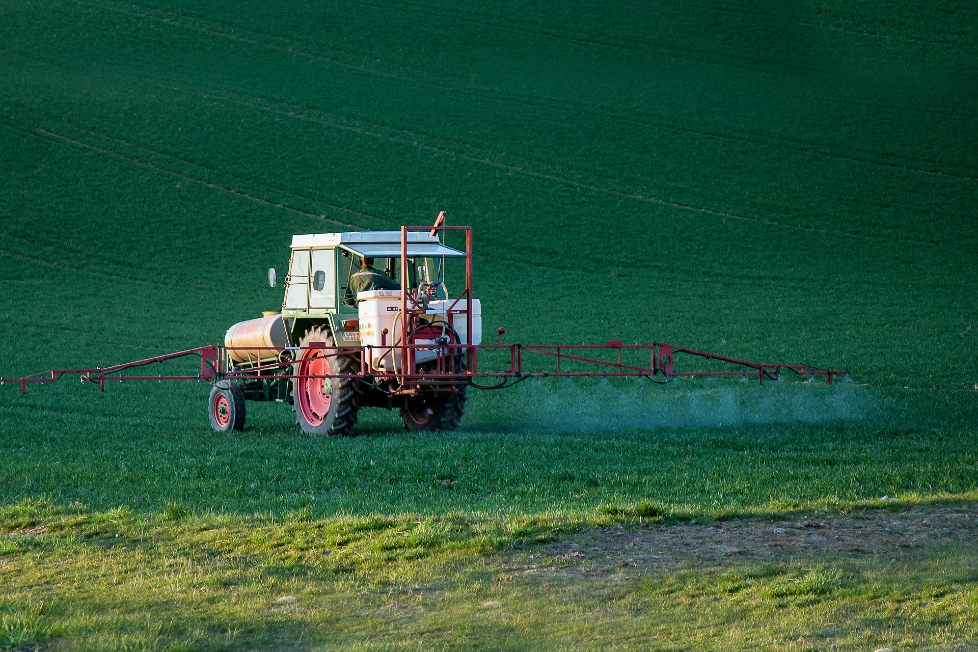 Pesticides : le rapport de la Cour des comptes épingle les plans Écophyto